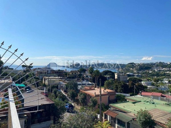 appartamento in vendita a Pozzuoli in zona Lucrino