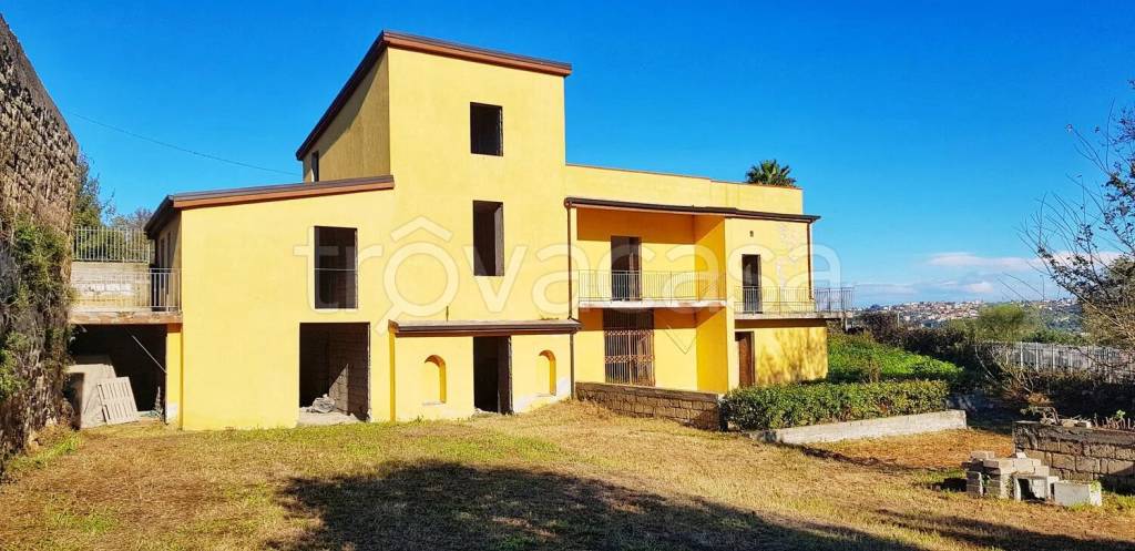 casa indipendente in vendita a Pozzuoli in zona Monterusciello