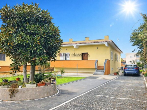 casa indipendente in vendita a Pozzuoli in zona Cuma