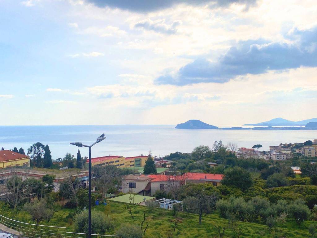 casa indipendente in vendita a Pozzuoli in zona Solfatara