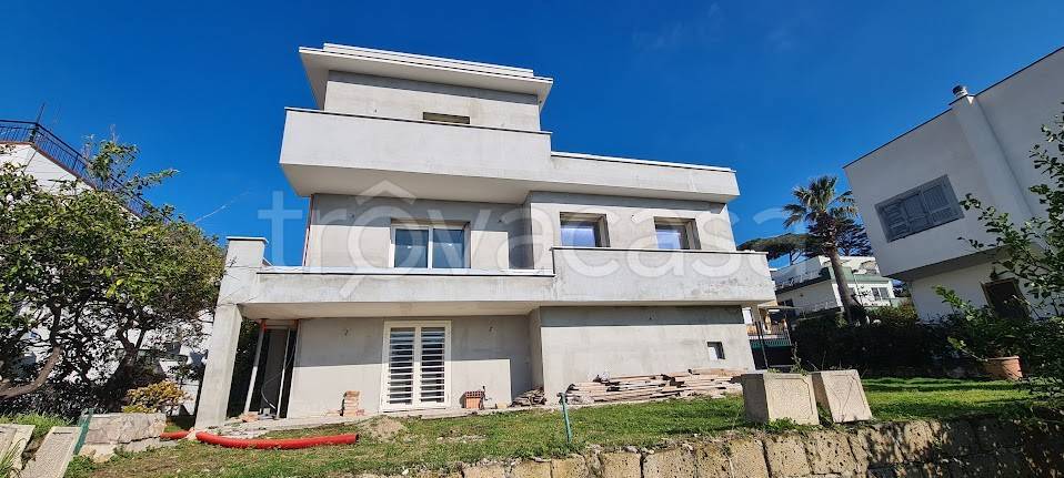 casa indipendente in vendita a Pozzuoli