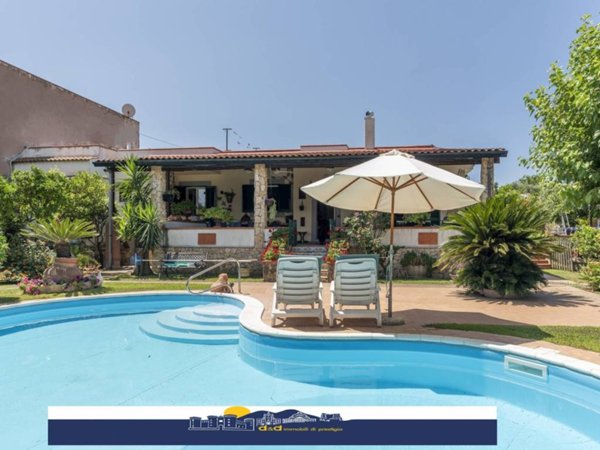 casa indipendente in vendita a Pozzuoli