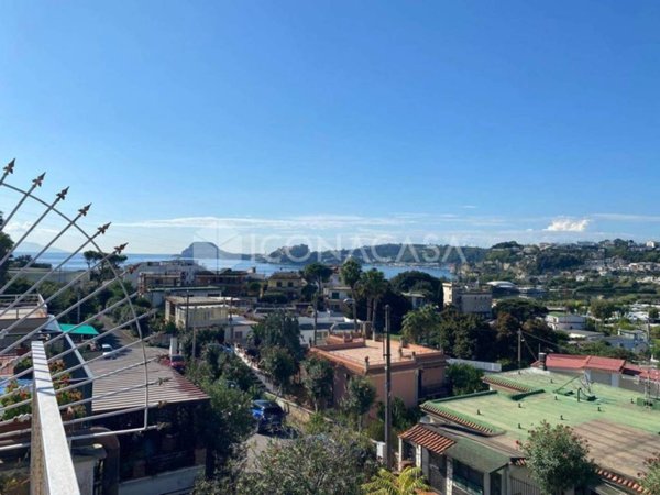 appartamento in vendita a Pozzuoli in zona Lucrino