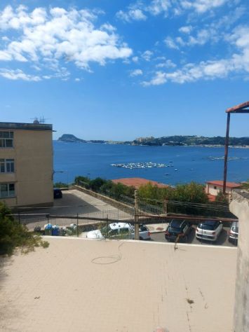 casa indipendente in vendita a Pozzuoli in zona Arco Felice