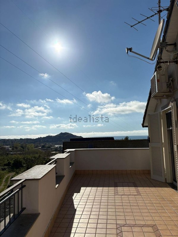 casa indipendente in vendita a Pozzuoli in zona Licola Lido