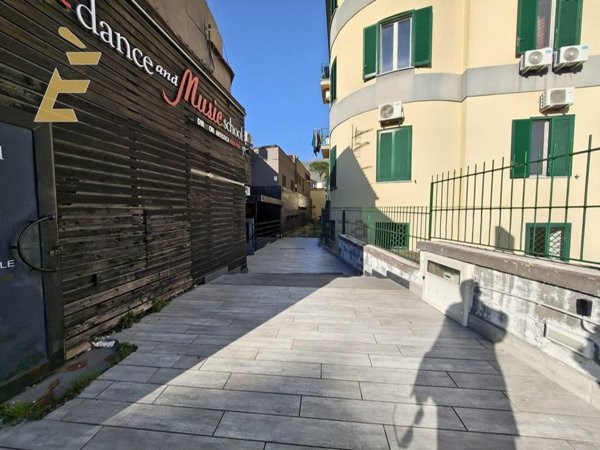 locale commerciale in vendita a Pozzuoli in zona Arco Felice