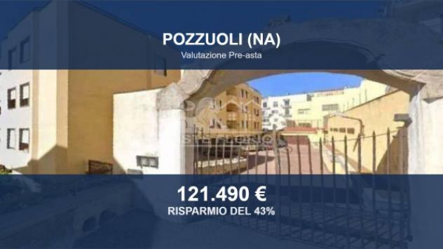 locale commerciale in vendita a Pozzuoli in zona Solfatara