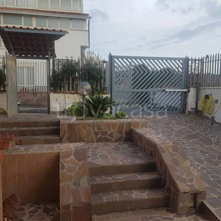 casa indipendente in vendita a Pozzuoli in zona Monterusciello