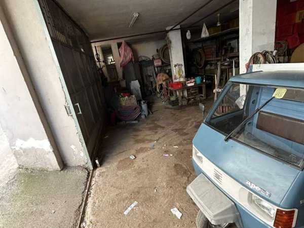 negozio in vendita a Pozzuoli