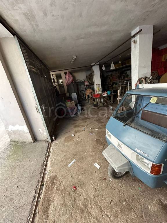 negozio in vendita a Pozzuoli