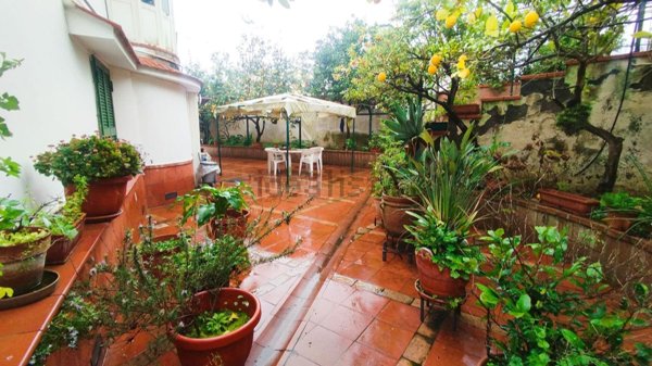 appartamento in vendita a Pozzuoli in zona Lucrino