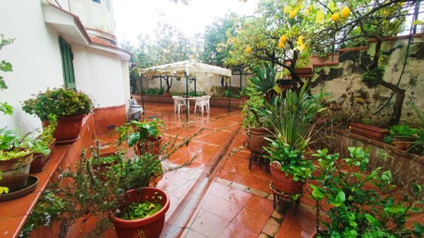 appartamento in vendita a Pozzuoli in zona Lucrino