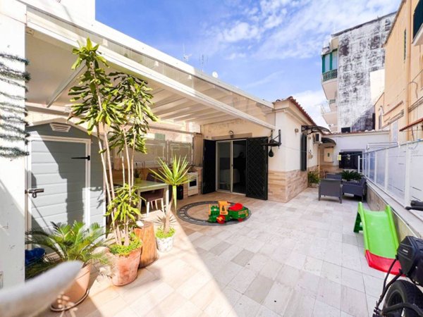 casa indipendente in vendita a Pozzuoli in zona Arco Felice