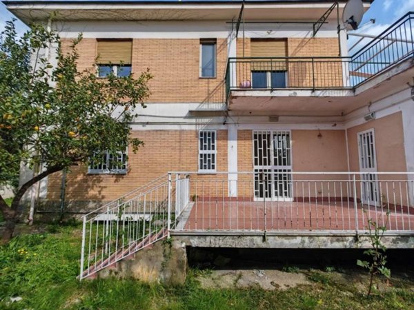 casa indipendente in vendita a Pozzuoli