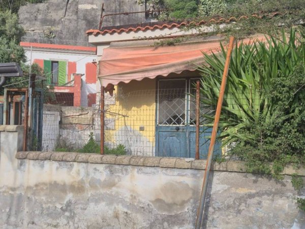 casa indipendente in vendita a Pozzuoli