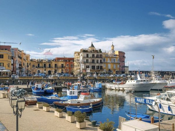 negozio in vendita a Pozzuoli