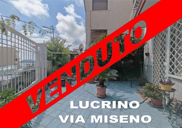 appartamento in vendita a Pozzuoli in zona Lucrino