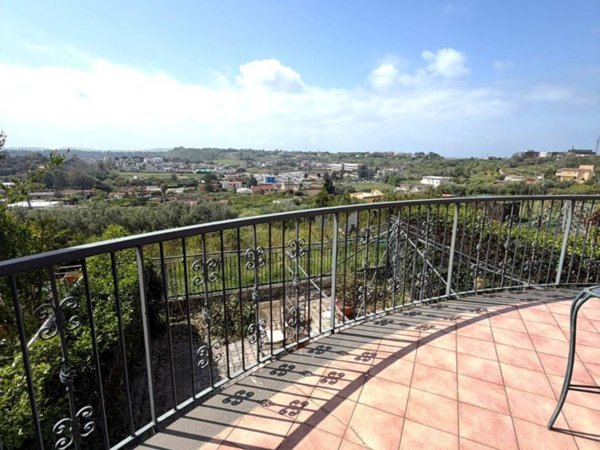 casa indipendente in vendita a Pozzuoli