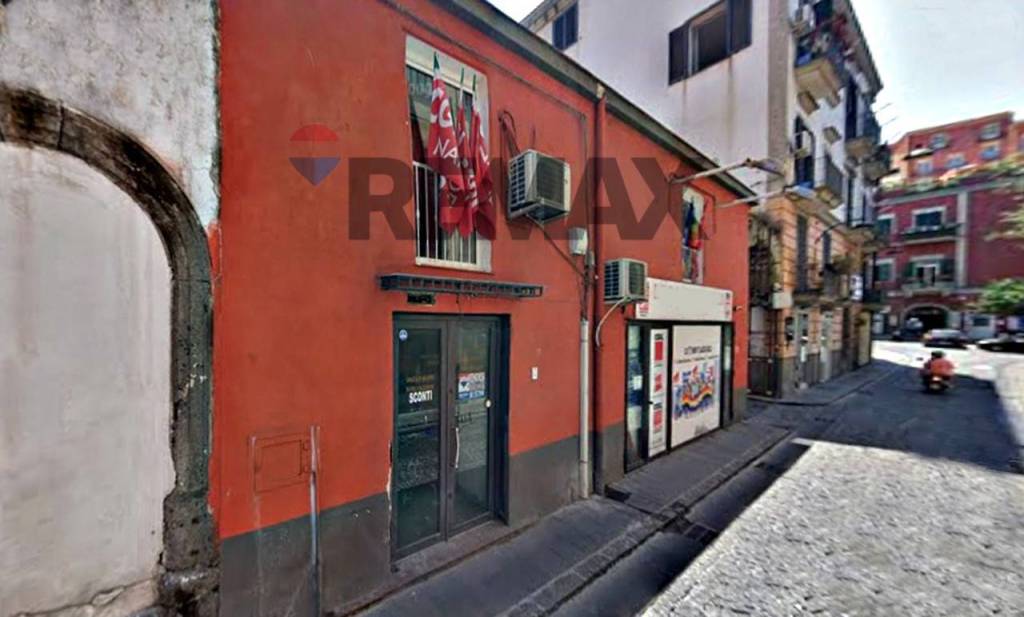 negozio in vendita a Pozzuoli
