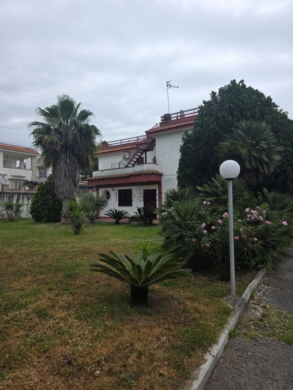 casa indipendente in vendita a Pozzuoli
