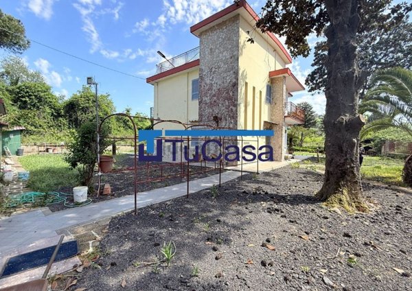 casa indipendente in vendita a Pozzuoli