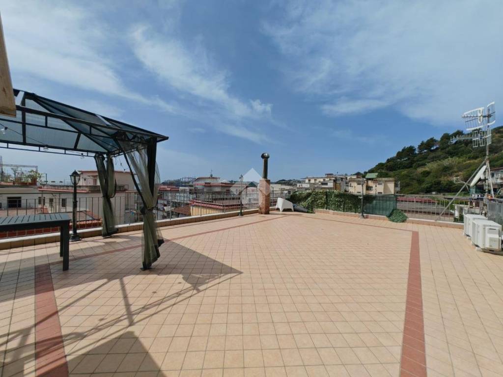 appartamento in vendita a Pozzuoli in zona Lucrino
