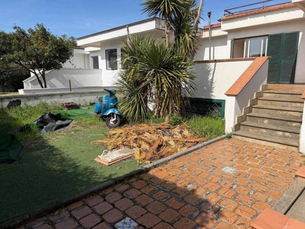 casa indipendente in vendita a Pozzuoli