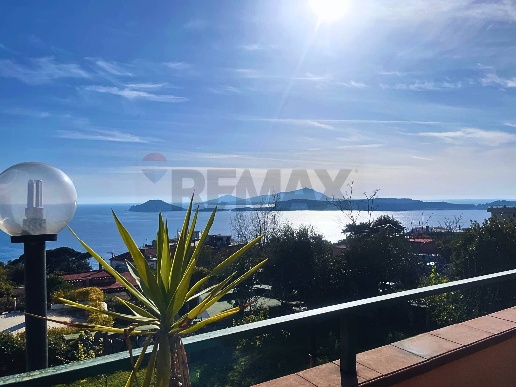 casa indipendente in vendita a Pozzuoli