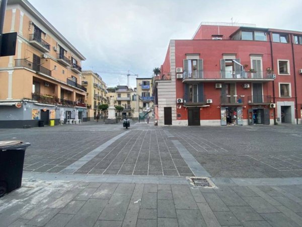 negozio in vendita a Pozzuoli