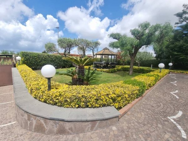 casa indipendente in vendita a Pozzuoli in zona Cuma