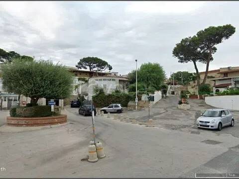 casa indipendente in vendita a Pozzuoli in zona Licola Lido