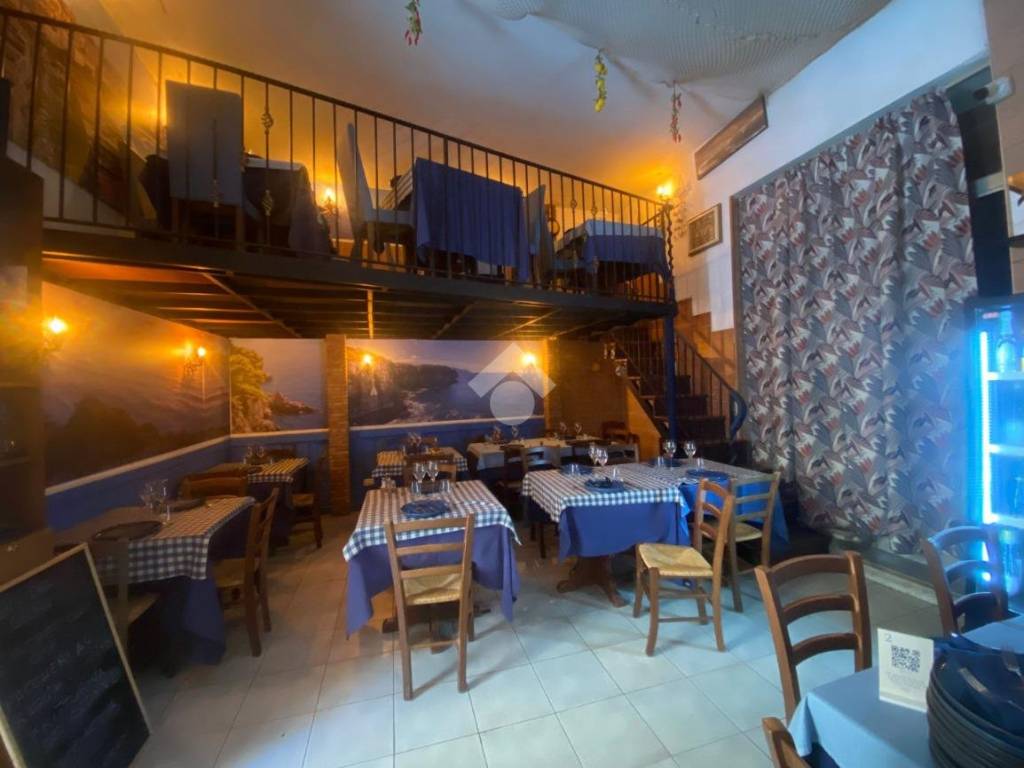 negozio in vendita a Pozzuoli