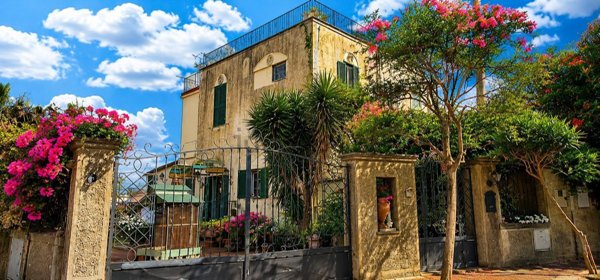 pentavano in vendita a Pozzuoli in zona Arco Felice