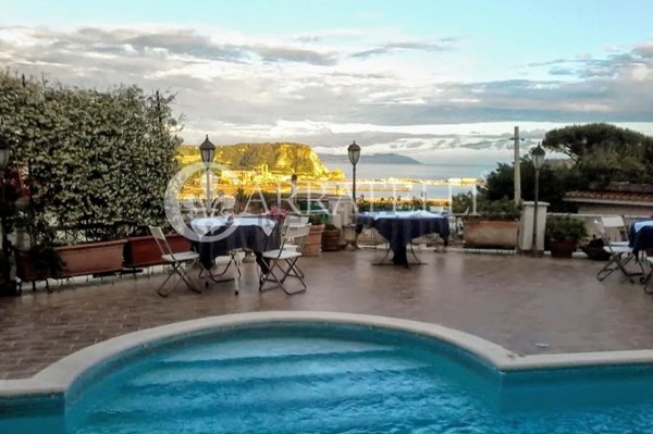 casa indipendente in vendita a Pozzuoli