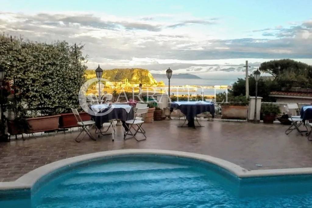 casa indipendente in vendita a Pozzuoli