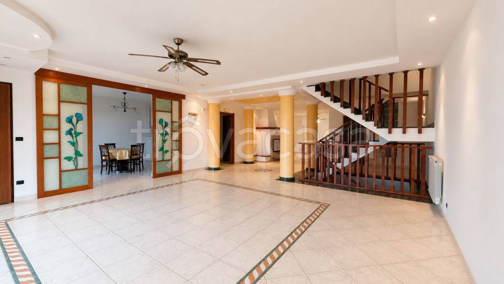 casa indipendente in vendita a Pozzuoli in zona Monterusciello