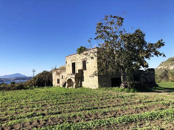 casa indipendente in vendita a Pozzuoli