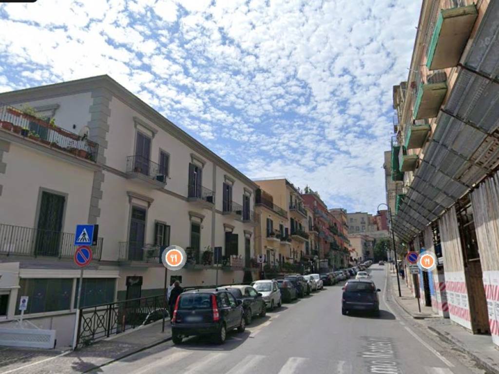 negozio in vendita a Pozzuoli