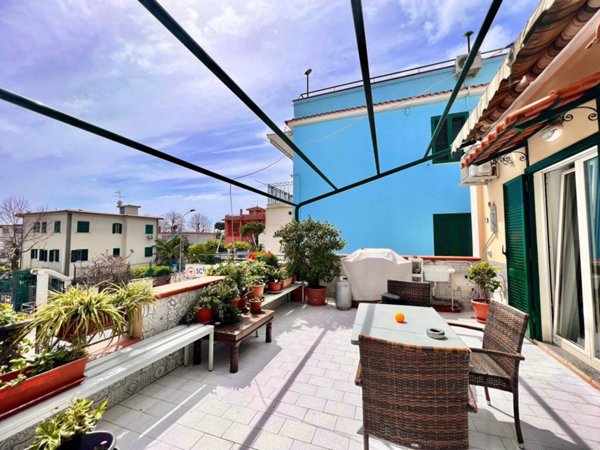 appartamento in vendita a Pozzuoli in zona Lucrino