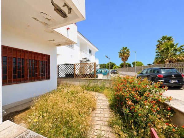 casa indipendente in vendita a Pozzuoli in zona Cuma
