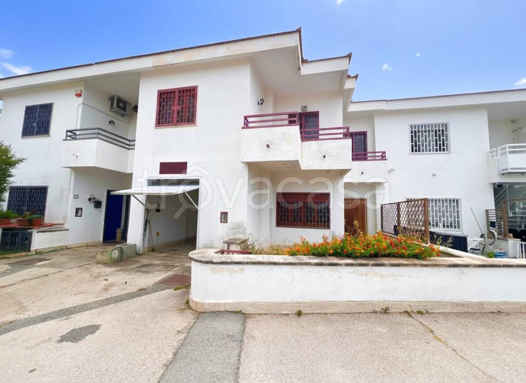 casa indipendente in vendita a Pozzuoli in zona Cuma