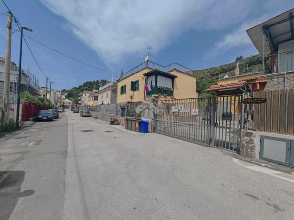 appartamento in vendita a Pozzuoli in zona Lucrino