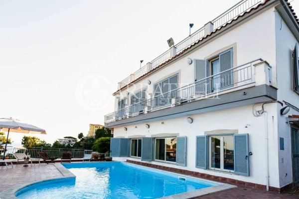 casa indipendente in vendita a Pozzuoli