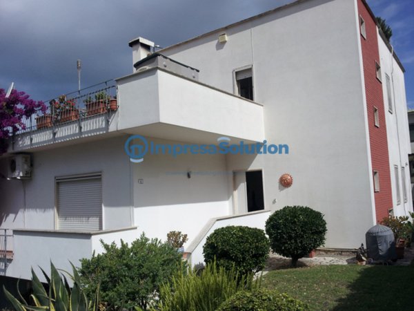 casa indipendente in vendita a Pozzuoli in zona Cuma