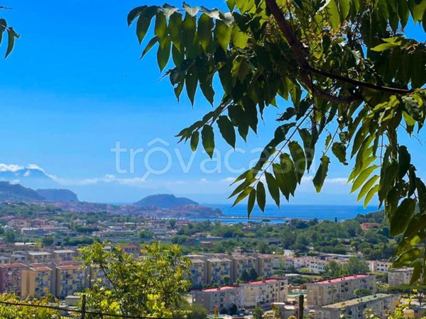 casa indipendente in vendita a Pozzuoli