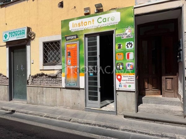 locale commerciale in vendita a Pozzuoli