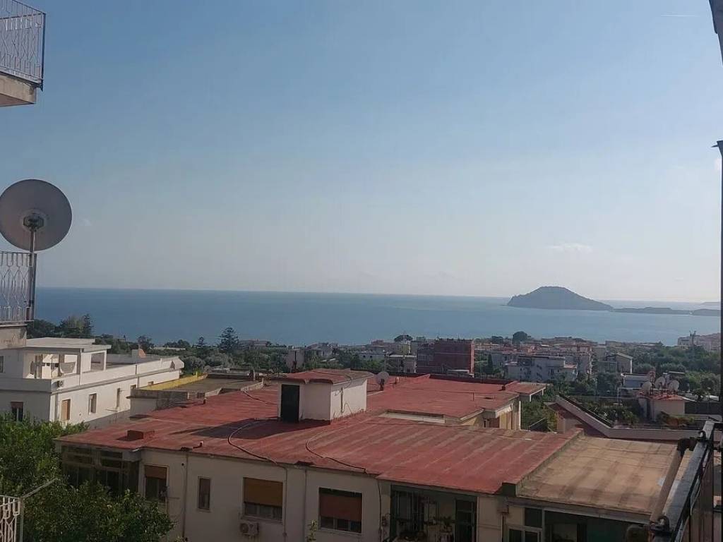 appartamento in vendita a Pozzuoli in zona Solfatara