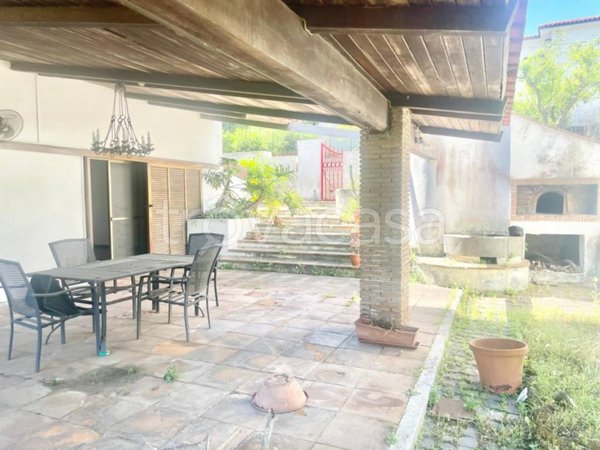 casa indipendente in vendita a Pozzuoli in zona Lucrino