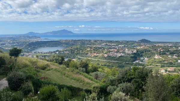 casa indipendente in vendita a Pozzuoli in zona Toiano