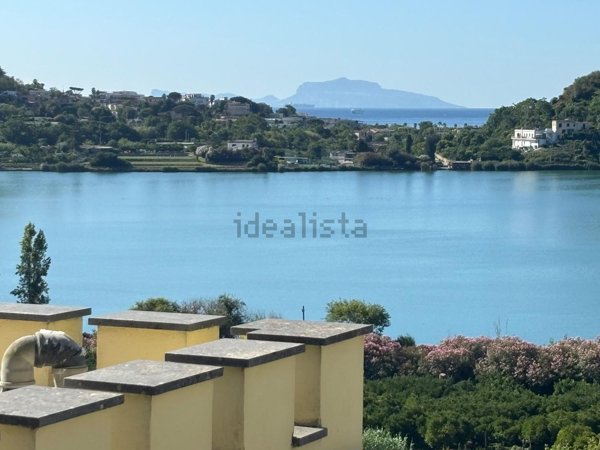 casa indipendente in vendita a Pozzuoli in zona Arco Felice